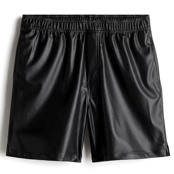 *NEW* H&M Relaxed-fit Faux Leather Shorts - Picture 2 of 10